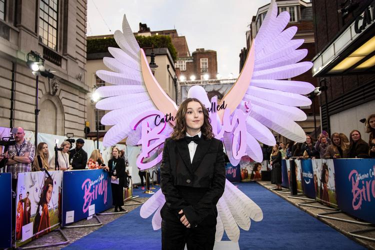 Den nonbinære skuespiller Bella Ramsey har været en af fortalerne for, at prisuddelinger i filmindustrien bør være kønsneutrale. Foto: Vianney Le Caer/Ritzau Scanpix