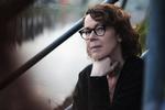 Tove Alsterdal var i mange år journalist, før hun debuterede som forfatter. Hun vandt Glasnøglen for sin første bog i serien om Ådalen. Foto: PR/Modtryk