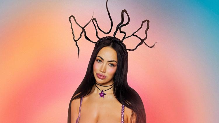 Skud ud til dem, der kom på, at Aura skulle stille op i melodigrandprix. Foto: 
Chris Calmer