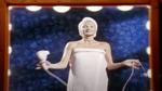 Den engelske tv-personlighed Simon Cowell har kaldt 'Saturday Night' »for en hårtørrersang - sådan en, som piger synger ned i deres hårtørrer, når de gør sig klar til at gå i byen«. Og som Whigfield gjorde i musikvideoen fra 1994. Foto: Energy Tv