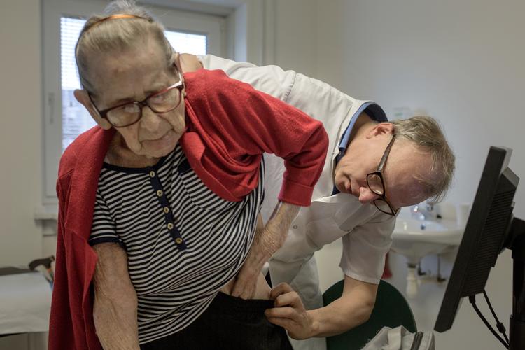 Jørgen Steen Andersen er praktiserende læge i Skovlunde. I 2030 vil der være omkring 250.000 flere over 75 år. Arkivfoto.  Foto: Emma Sejersen