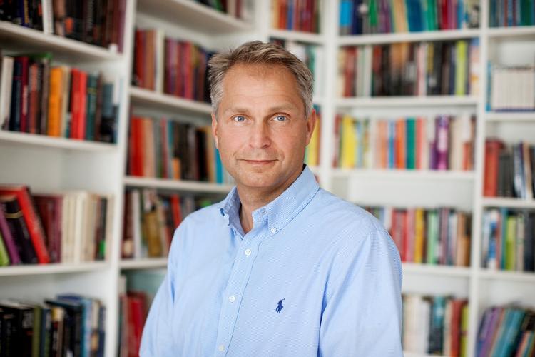 Lars Boesgaard er administerende direktør for Lindhardt og Ringhof, som netop har offentliggjort bundlinje og omsætning for 2023. Foto: Thomas S.