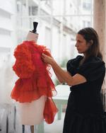 Flæser, broderier og andre feminine detaljer præger det tøj til kvinder, Cecilie Bahnsen og hendes ansatte skaber på Østerbro. Og sælger i hele verden.  Foto: Hans-Peter Henriksen
