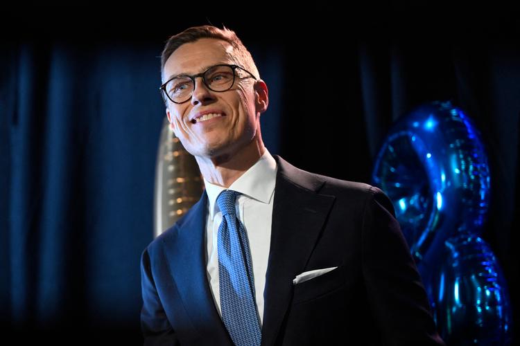 Den 55-årige Alexander Stubb vandt søndag aften valget om at blive Finlands nye præsident. Nu kan han sidde seks år på posten, før der er valg igen. Foto: Emmi Korhonen/Ritzau Scanpix