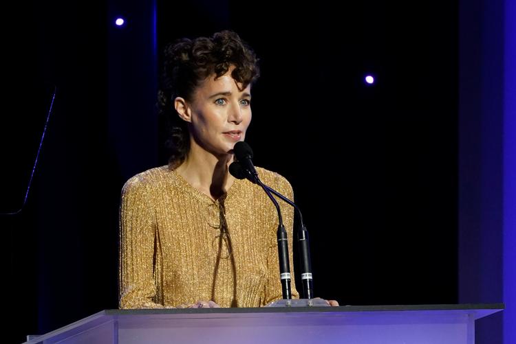 Filmskaber, performancekunstner, skulptør og forfatter Miranda July har sagt, at hun definerer sig selv som feminist »på den mest komplekse, interessante, spændende måde«.  Foto: Chris Pizzello/Ritzau Scanpix