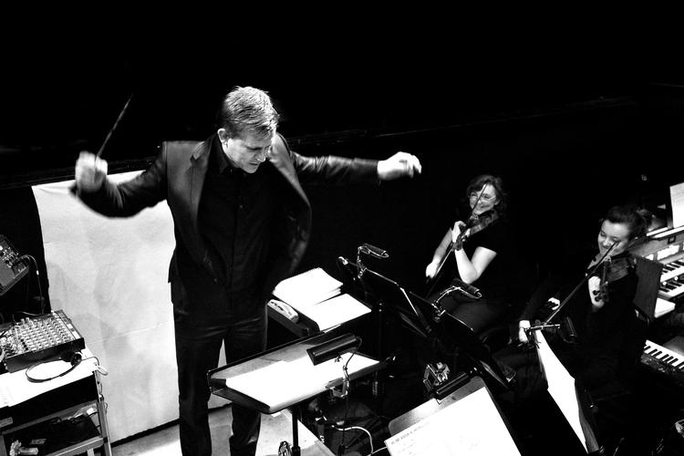  Mikkel Rønnow i sit es på Aarhus Teater.   Foto: Cathrine Kjærø Ulf Ertmann