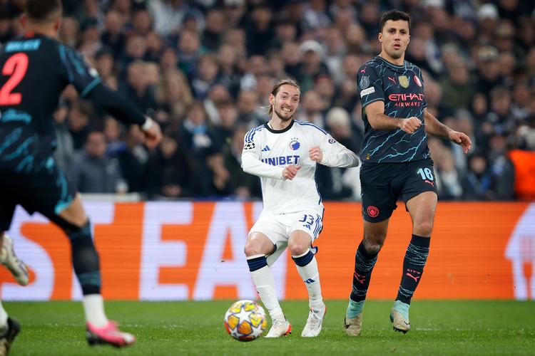 Det lykkedes aldrig Rasmus Falk at sætte samme indtryk på kampen, som han har gjort i FCK's øvrige kampe i Champions League. Foto: Jens Dresling