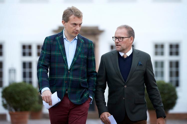 Rene Christensen flankerede DF-formand Morten Messerschmidt, da de to var inviteret til samtale på Marienborg i forbindelse med regeringsdannelsen i november 2022.  Foto: Jens Dresling