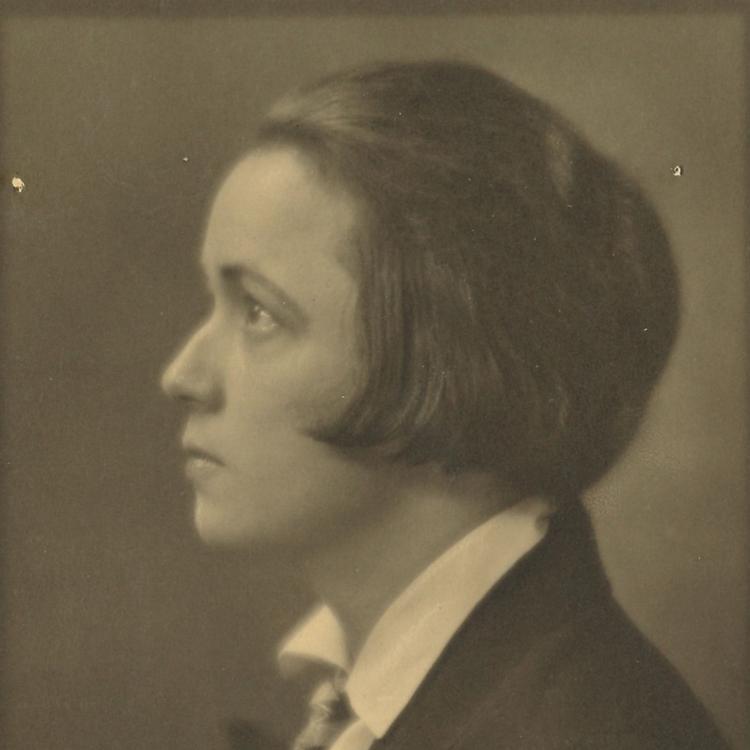 Hulda Lütken debuterede for snart 100 år siden, men teksten i 'De uansvarlige' fra 1933 er stadig spændstig.  Foto: Nordjyllands Kystmuseum