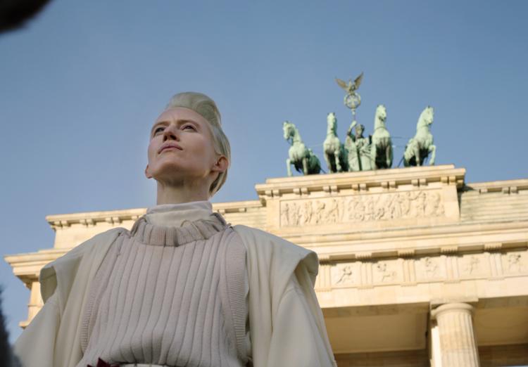 Titlen på det episke film-værk af Yael Bartana, 'Malka Germania', er hebraisk for 'Tysklands dronning'.  Foto: Yael Bartana