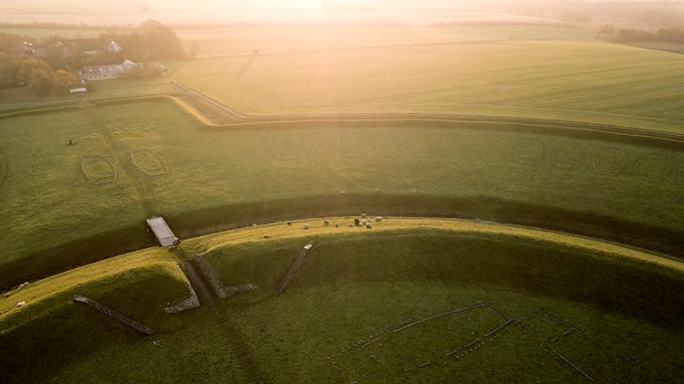 Det kan være svært at tiltrække publikum til en jordvold, og derfor glæder man sig over nu at have midler til at genskabe en del af vikingeborgen Trelleborg, siger museumschef.  Foto: Jens Dresling