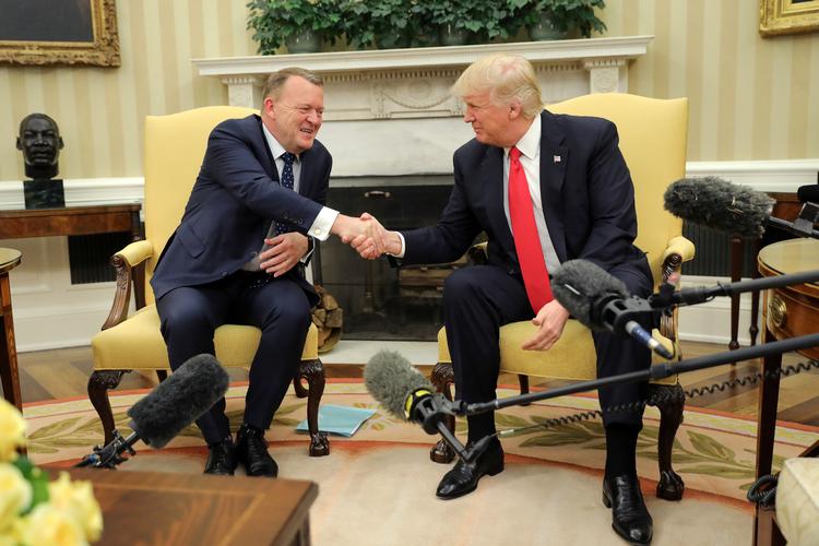 Hestehandler-håndtrykket mellem Donald Trump og daværende statsminister Lars Løkke Rasmussen var den tætteste dialog mellem Danmark og USA i Trumps første periode som amerikansk præsident. (Foto: CARLOS BARRIA/Scanpix 2018)   Foto: Carlos Barria/Ritzau Scanpix