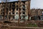 Foto er fra byen Avdijivka 8. november 2023. Natten til 17. februar valgte det ukrainske militær at forlade den by, der engang rummede 30.000 mennesker, fordi de var omringet af russere på tre sider. 
Foto: Serhii Nuzhnenko via REUTERS)   Foto: Rfe/rl/serhii Nuzhnenko/Ritzau Scanpix