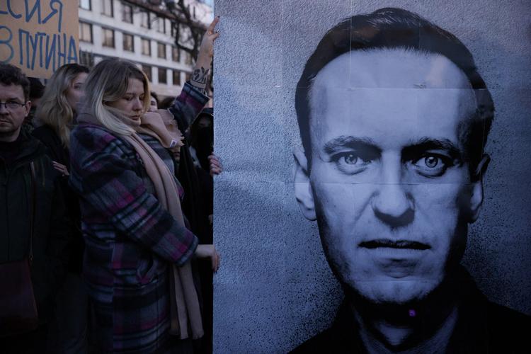 I byer i både Rusland og Europa  har folk vist deres sympati med den nu afdøde Putin-kritiker, Navalnyj. Foto: Dawid Zuchowicz/agencja Wyborcza/Ritzau Scanpix