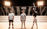 Tre  Sapiens-tumber er i stødet til  en dyst med menneskehedens evolution (Alexander Mayah Larsen, Sebastian Henry Aagaard-Williams, Nana Morks).  Foto: Rumle Skafte