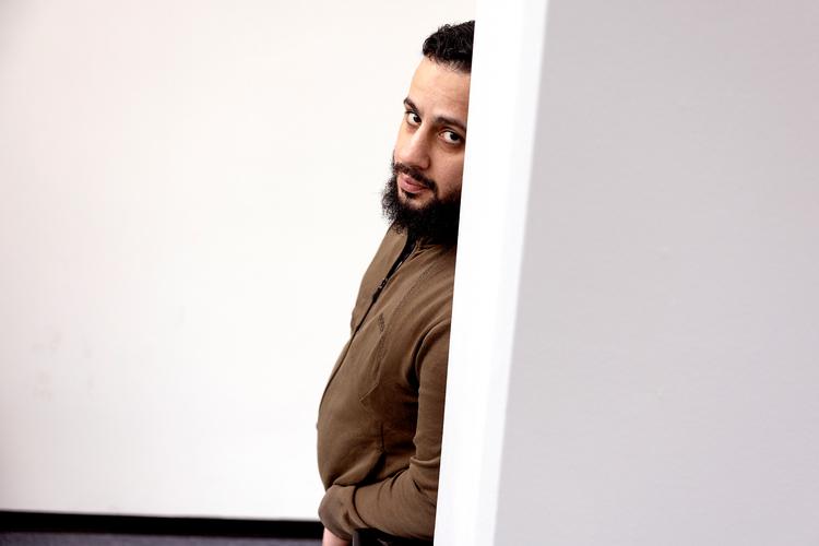 Ahmed Samsam mener, at han blev svigtet af de danske myndigheder, efter at han var blevet hyret som agent for først PET og derefter FE. Sagen beskrives detaljeret i en ny bog. Foto: Finn Frandsen