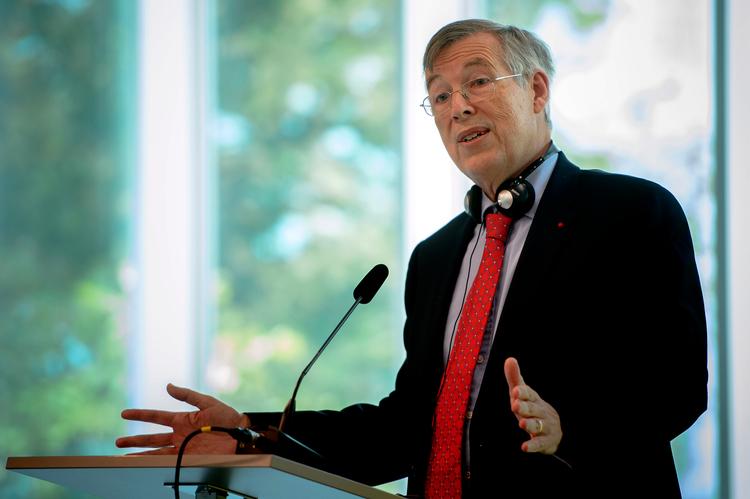 François Heisbourg, seniorrådgiver ved den britiske tænketank The International Institute for Strategic Studies, taler i 2015.  Foto: Stephan Röhl