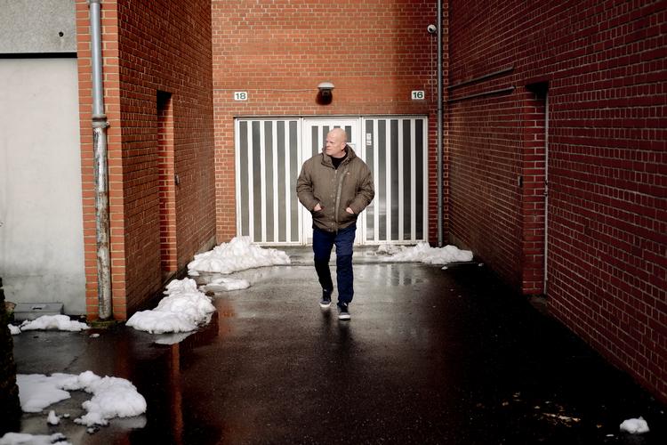     Henrik Sørensen får trukket 14-15.000 kroner af sin løn hver måned af Gældsstyrelsen, selv om han i forvejen har en afdragsordning med det offentlige.  Foto: Kim Frost