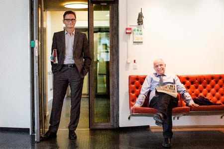 Lars Munch (tv.) og Jørgen Ejbøl var hjernerne bag sammenlægningen af de to bladhuse Jyllands-Posten og Politiken i 2003. De to har lige siden været helt centrale medlemmer af ledelsen i huset. I dag er de formænd for husets to ejere, Politiken Fonden og Jyllands-Postens Fond. Foto: Stine Bidstrup