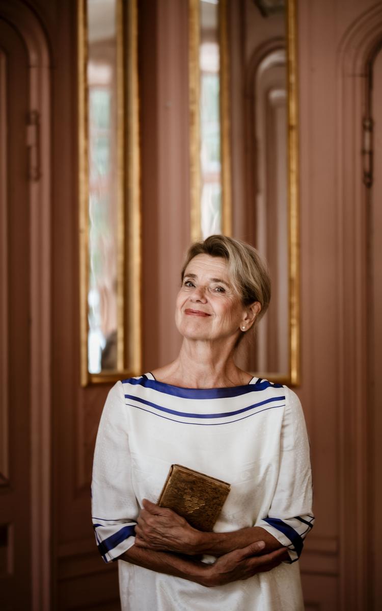 Som direktørfruen Karin i 'Krøniken' og obducenten Karin i 'Wallander' spillede Stina Ekblad sig ind i den brede danske befolknings bevidsthed. Nu er hun aktuel med sin selvbiografi.  Foto: Mats Bäcker