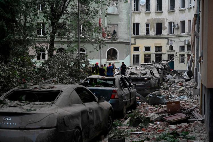 Ruslands angreb på Ukraine har forårsaget massive ødelæggelser. Den allerede svimlende regning for genopbygning på 3.400 milliarder kroner vokser for hver dag, krigen står på. Foto: Yuriy Dyachyshyn/Ritzau Scanpix