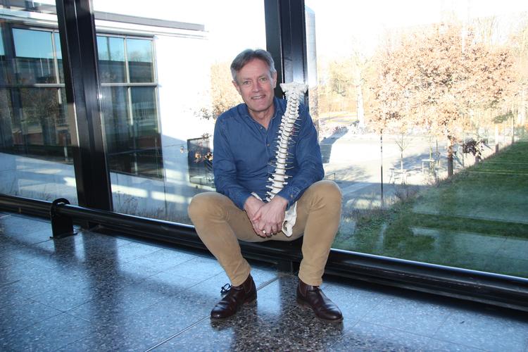Jan Hartvigsen er professor og kiropraktor og landets førende ekspert i kroniske rygsmerter. (Privatfoto). 