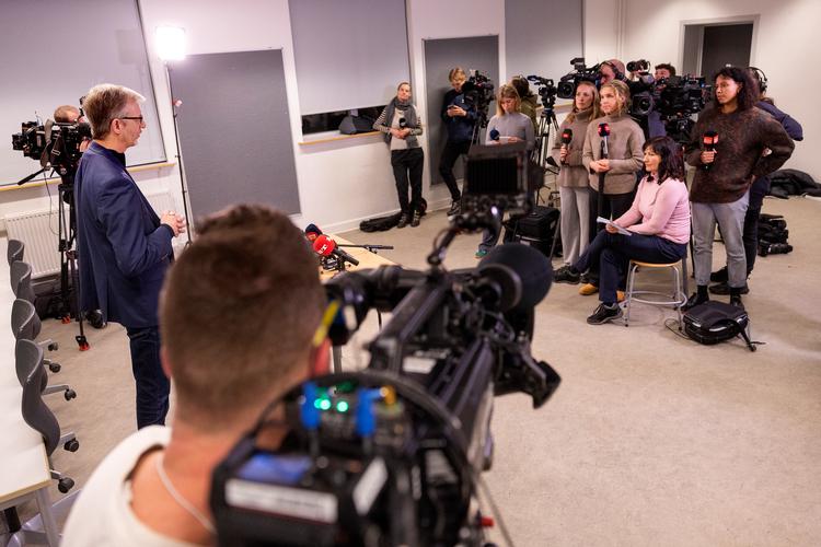 »Der er fortsat én magtinstans, der endnu ikke er stillet til ansvar: pressen selv«, skriver Christian Jensen. Foto fra dialogmøde på Borup Skole.  Foto: Finn Frandsen