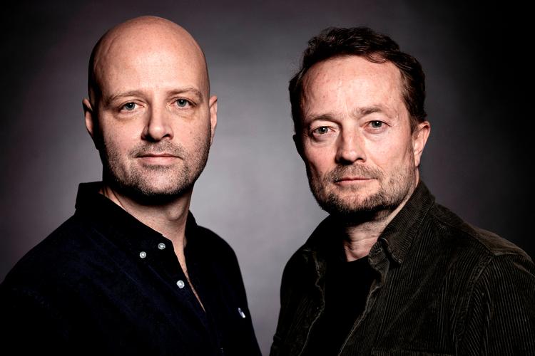 Værter på den nye podcast 'Lang Historie Kort' bliver Morten Skjoldager (t.v.) og Bo Søndergaard. Foto: Jacob Ehrbahn