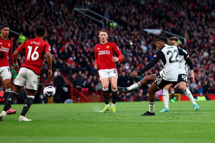 Alex Iwobi sørgede med sit mål dybt inde i overtiden for en 2-1-sejr til Fulham ude over Manchester United, der gav spilletid til Christian Eriksen for første gang i seks kampe. Foto: Darren Staples/Ritzau Scanpix