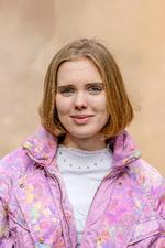 Sofie Riis Endahl har henlagt sin nye roman, 'Dronningen vinder altid', til et København, som bliver kulisse for de unge hovedpersoners udskejelser og selvrealisering. Foto: Sara Galbiati