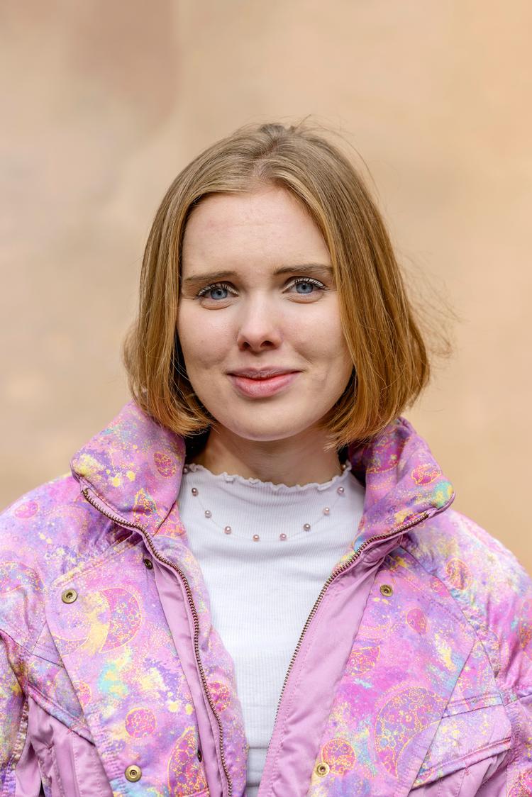 Sofie Riis Endahl har henlagt sin nye roman, 'Dronningen vinder altid', til et København, som bliver kulisse for de unge hovedpersoners udskejelser og selvrealisering. Foto: Sara Galbiati