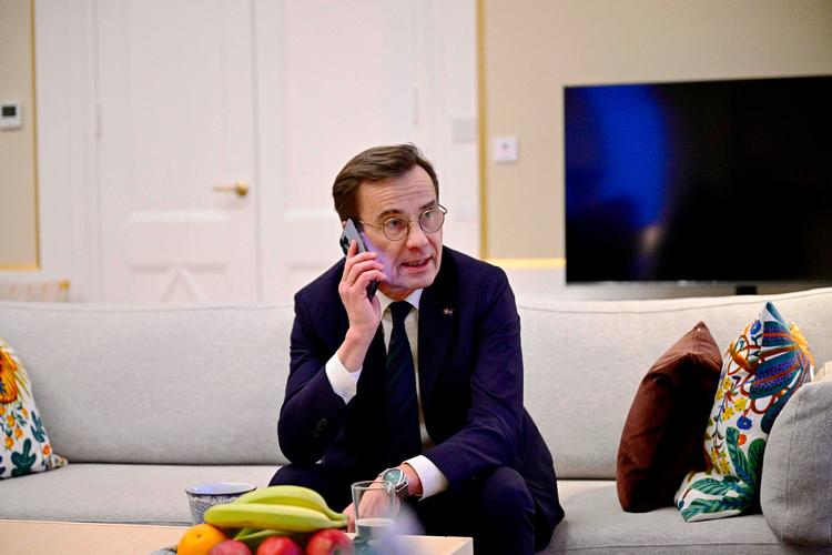 Sveriges statsminister, Ulf Kristersson, fik overbragt nyheden om det ungarske parlaments ja til Sveriges optagelse i Nato over telefonen på sit kontor. Foto: Magnus Lejhall/Ritzau Scanpix