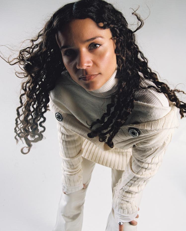 Det er ikke store sange, Erika de Casier skriver. Der er tværtimod et behov for at undgå de store armbevægelser og alt for store statements.  Foto: Colin Solal Cardo