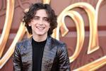 Den nye 'Wonka'-filmatisering af 'Charlie og chokoladefabrikken' har Timothee Chalamet i titelrollen. Fans af ham og det magiske univers fik dog ikke indfriet deres chokoladedrømme i weekenden i Glasgow, så deres forældre ringede til politiet. Foto: Mario Anzuoni/Ritzau Scanpix