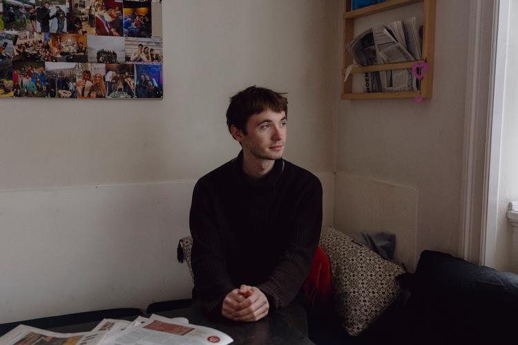 Jacob Hviid studerede to år på statskundskab, inden han begyndte på jura. Da han skiftede, vidste han, at han ville mangle et års SU i slutningen af uddannelsen. Med regeringens implementering af SU-reformen kommer han til at mangle to års SU. Det stresser ham.  Foto: Benjamin Krog