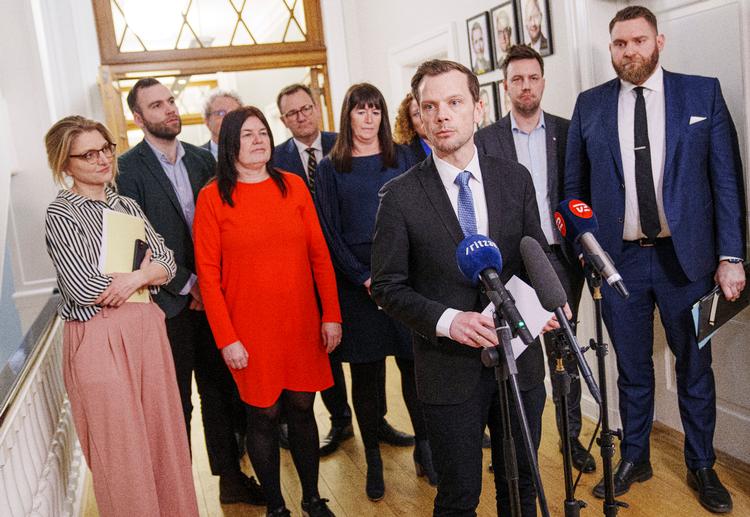 Der var mange politikere til stede, da en ny aftale for Tilsynet med Efterretningstjenesterne i denne uge blev lanceret. Bag aftalen står regeringen og alle partier i Folketinget pånær Alternativet. Foto: Liselotte Sabroe/Ritzau Scanpix