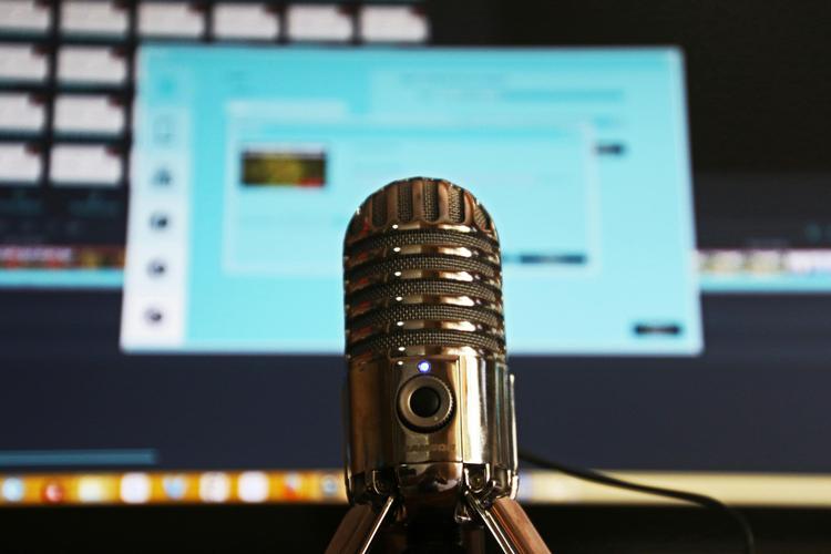 Fremover kan abonnenter også lytte til podcasts via Saxo.  Foto: Pexels