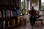 Det er den unikke natur, Lasse Middelboe bor her for. Han har været på nettet for at se, om der skulle være noget til salg, der bare minder om det, familien bor i nu. Han tror aldrig, han vil kunne finde noget, hvor han kan omringe sig af det samme Foto: Emil Bay