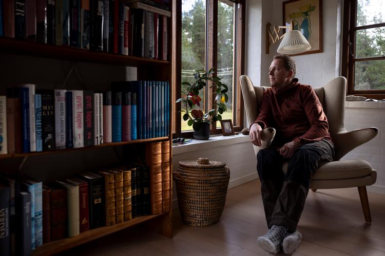 Det er den unikke natur, Lasse Middelboe bor her for. Han har været på nettet for at se, om der skulle være noget til salg, der bare minder om det, familien bor i nu. Han tror aldrig, han vil kunne finde noget, hvor han kan omringe sig af det samme Foto: Emil Bay