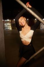 Det er, når Ariana Grande sender tvetydige – og oftest nådesløse – stikpiller af sted til ekskærester, at hun virker mest troværdig.  Foto: Katia Temkin