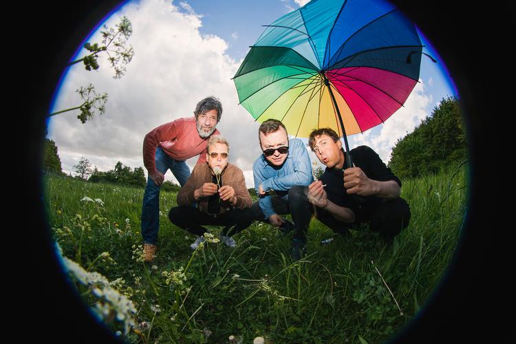 Kalaha er måske nok kendt som et af landets bedste livebands, men kan deres balstyriske energiudladninger også holde til at blive fanget på bånd? Uden problemer.​ Pr-foto Mads Fisker