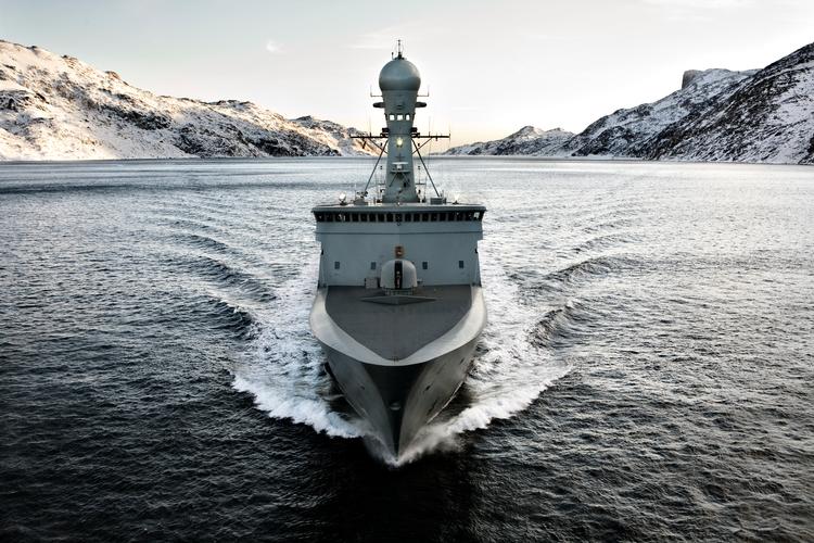 Vædderen ses her på togt i Nordatlanten. Det er en del af thetis-klassen og har mere end 30 år på bagen. Foto: Jonas Pryner Andersen