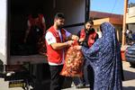 Salam Aldeen (th), 41, stifter af non profit organisationen Team Humanity, fik onsdag adgang ind i Gaza, hvor han de seneste dage har uddelt nødhjælp. Foto: Privatfoto