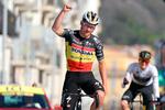 Remco Evenepoel kommer først over stregen. Foto: Thomas Samson/Ritzau Scanpix