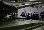 Vladimir Putin fotograferet under et besøg på kampvognsfabrikken Uralvagonzavod i februar. Foto: Sputnik/Ritzau Scanpix