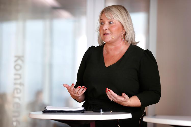 »Det glæder mig at se, at så mange søger ind på en videregående uddannelse, men jeg er naturligvis bekymret over, at søgningen til især pædagog og socialrådgiver fortsat falder«, siger uddannelses- og forskningsminister Christina Egelund (M). Foto: Jens Dresling