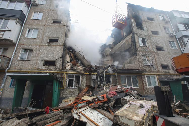 Billedet viser en hårdt ramt beboelsesejendom efter et russisk missilangreb på den ukrainske by Sumy i onsdags. Foto: Vyacheslav Madiyevskyy/Ritzau Scanpix