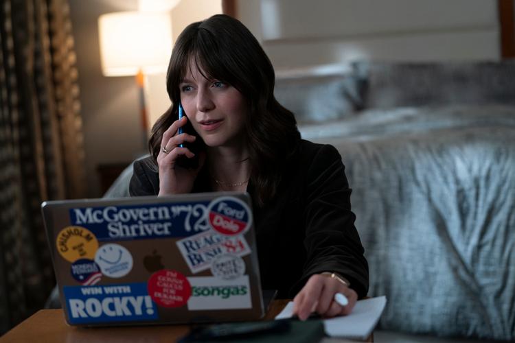 Melissa Benoist har hovedrollen som den entusiatiske gonzo-reporter Sadie McCarthy, der skal redde sit faglige ry som journalist.   Foto: HBO Max
