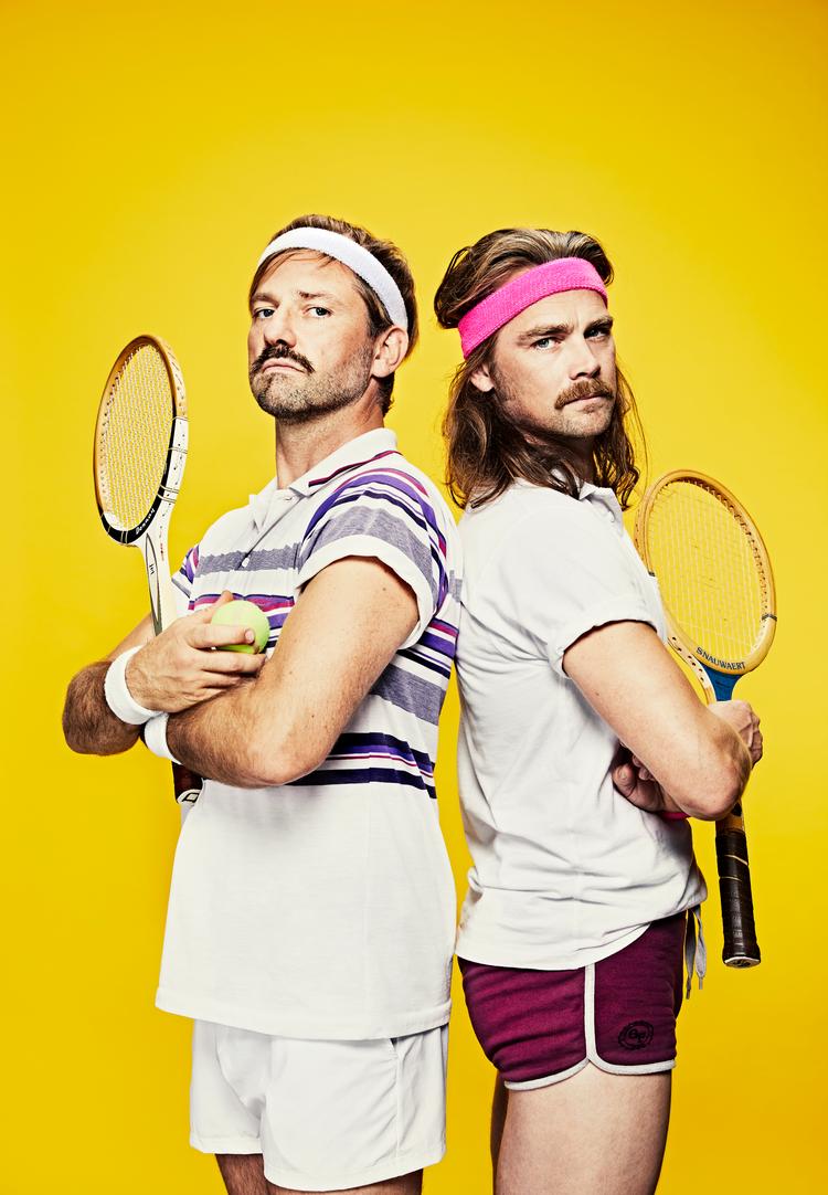 Ligesom de legendariske tennisrivaler John McEnroe og Björn Borg kan Jannik Elkær som Don McEnroe og Kristoffer Louis Andrup Pedersen som Björn Gnu på ingen måde undvære hinanden. Foto: Emilia ThereseEmilia Therese