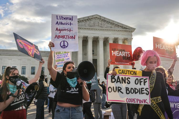 Abortspørgsmålet har været et varmt emne i USA, siden højesteret i 2022 omstødte Roe v. Wade, der gav kvinder ret til abort, og lod det være op til de enkelte delstater at udforme abortlovgivningen. Foto: Evelyn Hockstein/Ritzau Scanpix